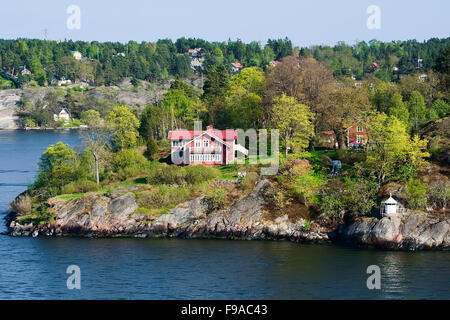 Malerische Häuser auf den Inseln, Frühling, Scandinavia Stockfoto