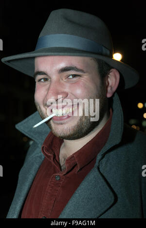 Tim Curtis tragen eine Fedora, außerhalb der Flatplanet Resturant, Great Marlborough Street, London. Stockfoto