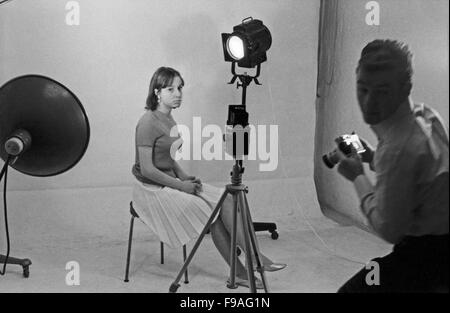 Die deutsche Sängerin und Plant Hilde Krekel, Deutschland 1960er Jahre. Deutsche Sängerin und Schauspielerin Hilde Krekel, Deutschland der 1960er Jahre. 24 x 36 swNeg 132 Stockfoto