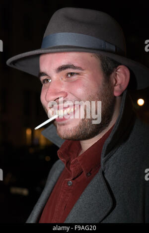 Tim Curtis tragen eine Fedora, außerhalb der Flatplanet Resturant, Great Marlborough Street, London. Stockfoto