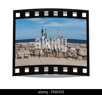 Im Hafen von Vitt sind Bojen mit roten und schwarzen Fahnen, Insel Rügen, Mecklenburg-Western Pomerania, Deutschland, Europa Stockfoto