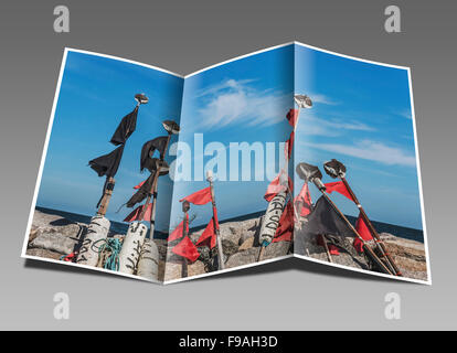 Im Hafen von Vitt sind Bojen mit roten und schwarzen Fahnen, Insel Rügen, Mecklenburg-Western Pomerania, Deutschland, Europa Stockfoto