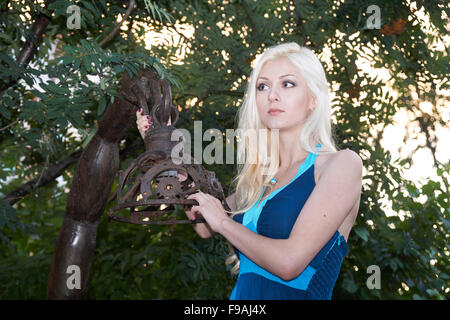 Portrait der schönen Frau mit langen Haaren Stockfoto