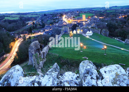 Corfe Dorf von der Burg bei Nacht Stockfoto
