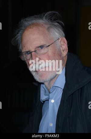 New York, NY, USA. 15. Dezember 2015. Bruce Dern unterwegs für Promi-Schnappschüsse - di, New York, NY 15. Dezember 2015. Bildnachweis: Derek Sturm/Everett Collection/Alamy Live-Nachrichten Stockfoto