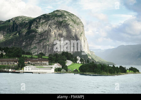 Malerische Landschaften der nördlichen norwegischen Fjorde Stockfoto