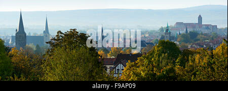 Altstadt mit Kirchen und Türme, Stiftskirche Kirche St. Servatius hinter, UNESCO, Quedlinburg, Sachsen-Anhalt, Deutschland Stockfoto