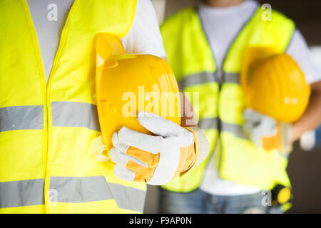 Bauarbeiter, die gemeinsam an neuen Hausbau Stockfoto