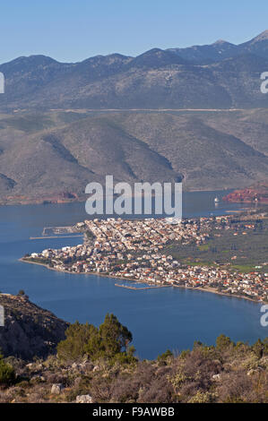 Panoramablick von Itea Stadt, der Seehafen, das antike Delphi und Stadt in Fokida Region, Zentral-Griechenland Stockfoto