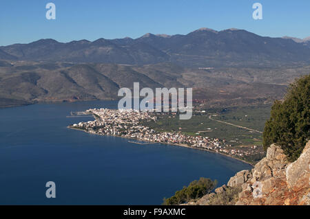 Panoramablick von Itea Stadt, der Seehafen, das antike Delphi und Stadt in Fokida Region, Zentral-Griechenland Stockfoto