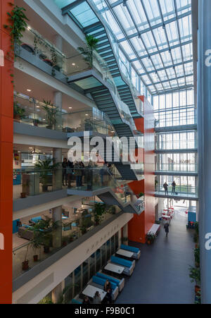 Die neueste Ergänzung zu der University of Bristol, die Life Sciences Building, eröffnet im Jahr 2015 von Sir David Attenborough. Stockfoto