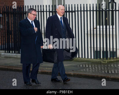 London, UK. 15. Dezember 2015. Iain Duncan Smith MP, Secretary Of State for Work and Pensions kommt für die wöchentlichen Kabinettssitzung in der Downing Street. Bildnachweis: Pete Maclaine/Alamy Live-Nachrichten Stockfoto