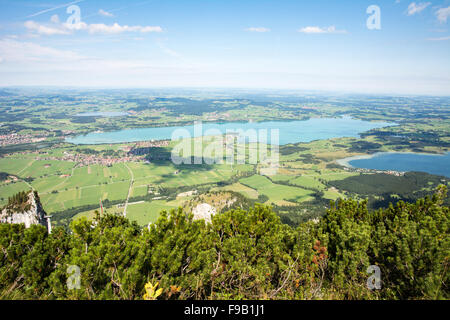 Luftbild vom Mount Tegelberg über See Forggensee in Bayern (Deutschland) Stockfoto