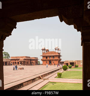 Die wunderschön erhaltene rote Sandstein Fatepuhr Sikri in Agra Stockfoto