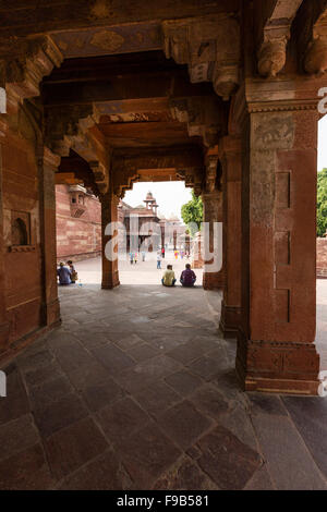 Die wunderschön erhaltene rote Sandstein Fatepuhr Sikri in Agra Stockfoto