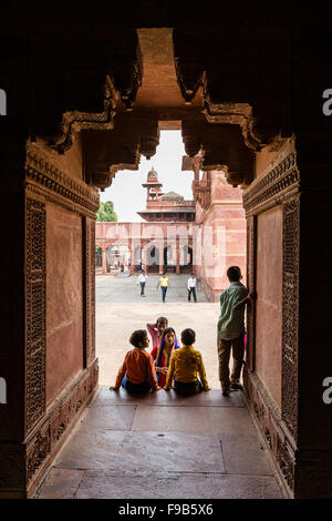 Die wunderschön erhaltene rote Sandstein Fatepuhr Sikri in Agra Stockfoto