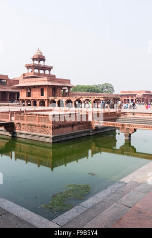 Die wunderschön erhaltene rote Sandstein Fatepuhr Sikri in Agra Stockfoto