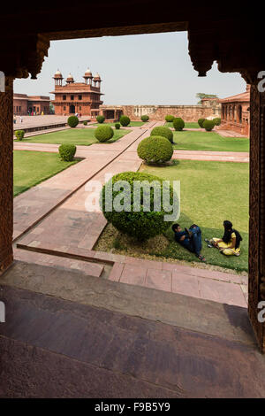 Die wunderschön erhaltene rote Sandstein Fatepuhr Sikri in Agra Stockfoto