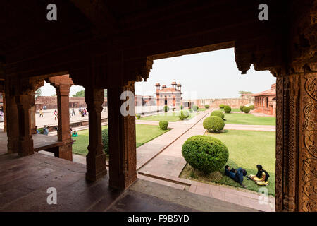 Die wunderschön erhaltene rote Sandstein Fatepuhr Sikri in Agra Stockfoto