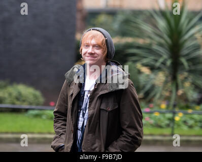 London, UK. 15. Dezember 2015. Rupert Grint, Harry Potter Schauspieler, kommt in der Downing Street, London, für die Starlight-Charity Weihnachtsfeier in 11 Downing Street Credit: Ian Davidson/Alamy Live News Stockfoto