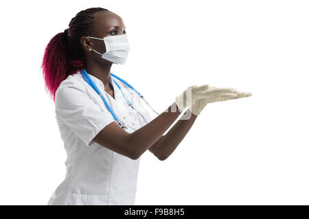Nahaufnahme eines afrikanischen Ärztin etwas in den Händen halten Stockfoto