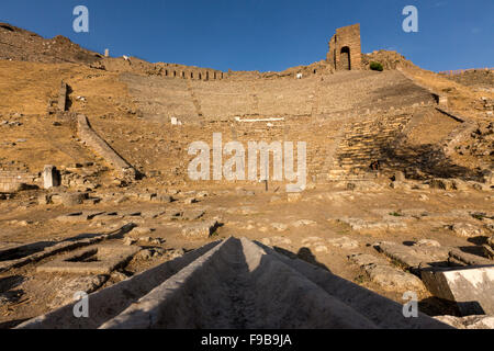 Theater von Pergamon bei Sonnenuntergang.  Pergamon war eine antike griechische Stadt Stockfoto