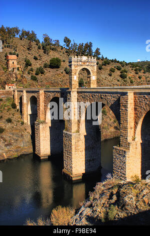 Römische Brücke von Alcántara in Spanien Stockfoto