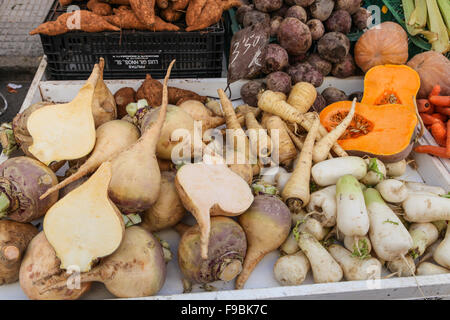 Obst und Gemüse auf einem typischen spanischen Markt stall in Altea, Provinz Alicante, Spanien Stockfoto