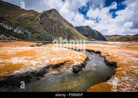 See Quengococha in Bergen in der Nähe von Cajabamba in der Region Cajamarca im Norden Perus Stockfoto