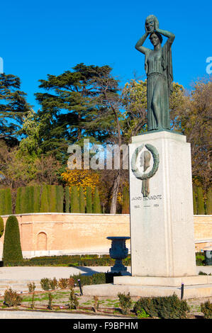 Monumento ein Jacinto Benavente, Parque Retiro, Madrid, Spanien Stockfoto