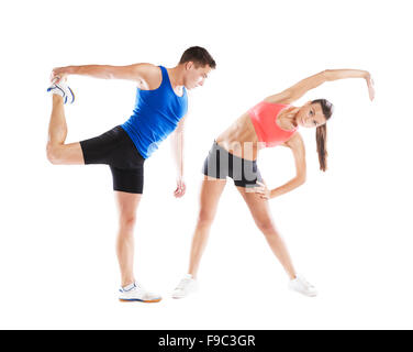 Sportlicher Mann und Frau vor dem Fitness-Training Stockfoto