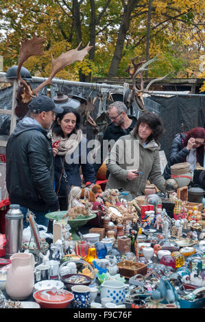 Sonntag Flohmarkt am Mauerpark (Flohmarkt am Mauerpark) am Prenzlauer Berg, Berlin Stockfoto