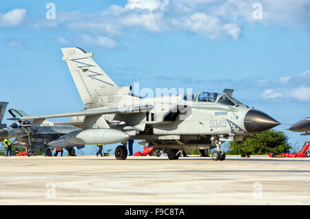 Eine italienische Luftwaffe Tornado ECR in Luftwaffenbasis Trapani Italien während NATO Übung Trident Phase 2015. Stockfoto