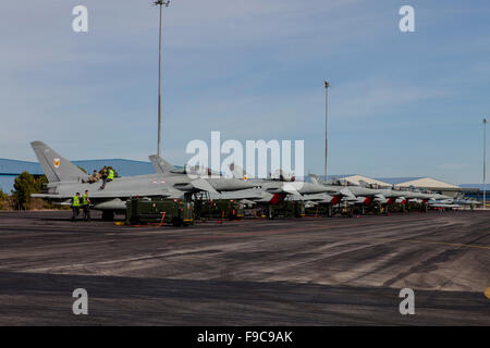 Royal Air Force Taifun Fighter jets auf dem Flug Linie während der NATO Übung Trident Scheideweg, Albacete, Spanien. Stockfoto