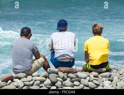 Surfer-Welle, die gerade an der Atlantikküste Stockfoto