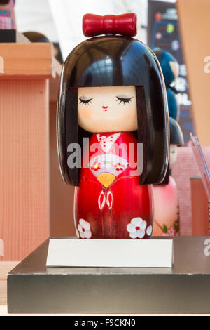 Traditionellen japanischen Kokeshi Holzpuppe, touristisches Souvenir Stockfoto