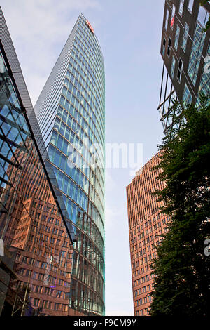 Glas-Hochhäuser am Potsdamer Platz in Berlin, Skyline der Stadt mit Spiegelreflexionen Stockfoto