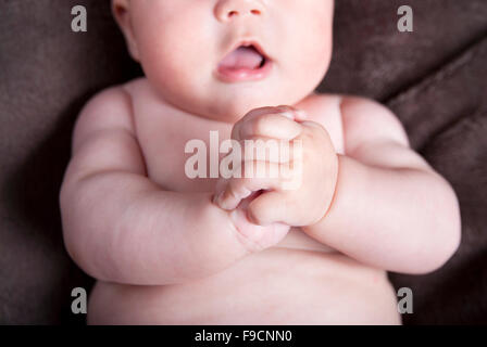 Drei Monate altes Baby hat viel Spaß gemacht. Stockfoto