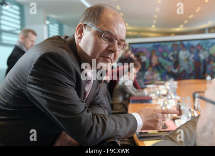 Berlin, Deutschland. 16. Dezember 2015. Deutscher Minister für Landwirtschaft Christian Schmidt vor der letzten eidgenössischen Kabinettssitzung des Jahres im Bundeskanzleramt in Berlin, Deutschland, 16. Dezember 2015. Foto: RAINER JENSEN/Dpa/Alamy Live-Nachrichten Stockfoto