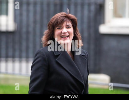 Nicky Morgan, Staatssekretär für Bildung, an Nummer 10 Downing Street für eine Kabinettssitzung Stockfoto