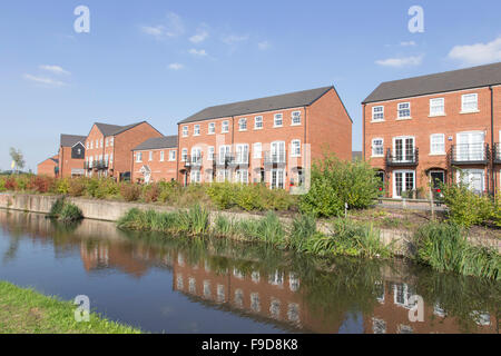 Am Wasser Ferienwohnungen auf das Personal und die Worcester Canal in Kidderminster, Worcestershire, England, UK Stockfoto