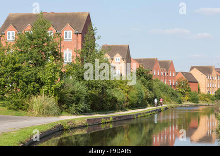 Am Wasser Ferienwohnungen auf das Personal und die Worcester Canal in Kidderminster, Worcestershire, England, UK Stockfoto