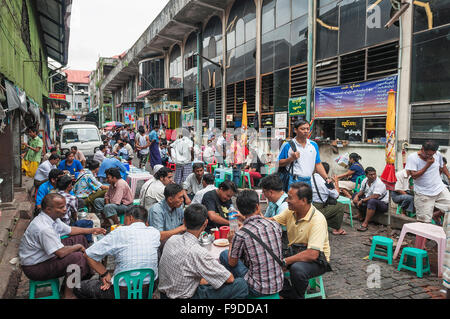 Straßencafé in Yangon Myanmar Zentralmarkt Stockfoto