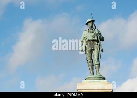 Soldat Statue. Weltkrieg 1 und 2 Memorial. Evesham, Worcestershire, England Stockfoto