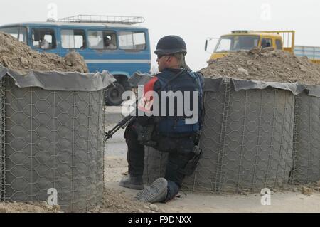 Italienische militärische Intervention im Irak (10/2004), Checkpoint der Carabinieri (italienische Militärpolizei) am Rande der Nassiriya Stockfoto