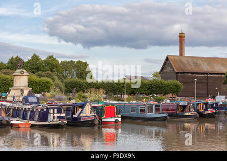 Abendlicht über Bancroft Becken, Stratford-upon-Avon Canal, Stratford-upon-Avon, Warwickshire, England, UK Stockfoto