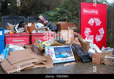 vollständige recycling-Container Stockfoto