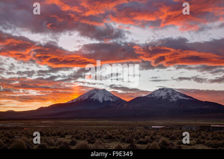 Foto von einem schönen Sonnenuntergang in Nationalpark Sajama, Bolivien. Stockfoto