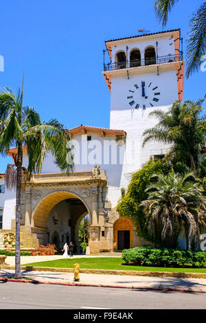 Die spanischen Stil Santa Barbara County Courthouse, aufbauend auf Anacapa St in Santa Barbara Kalifornien Stockfoto