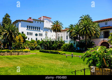 Die spanischen Stil Santa Barbara County Courthouse, aufbauend auf Anacapa St in Santa Barbara Kalifornien Stockfoto